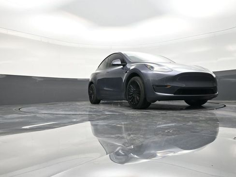 Used 2023 Tesla Model Y Long Range image 26