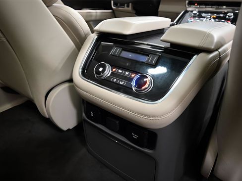Used 2021 Lincoln Navigator L Reserve w/ Luxury Package AWD/4WD image 24