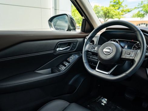 Used 2023 Nissan Rogue SL AWD/4WD image 11