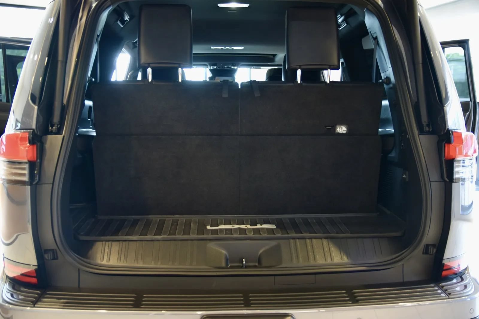 Used 2024 Lexus GX 550 w/ Accessory Package (Z1) AWD/4WD image 24