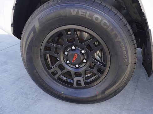 Certified 2024 Toyota 4Runner TRD Off-Road Premium w/ Off Road Premium Plus Package AWD/4WD image 26