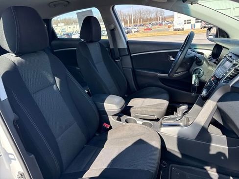 Used 2017 Hyundai Elantra GT image 13