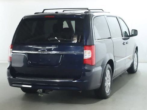 Used 2015 Chrysler Town & Country Touring FWD image 44