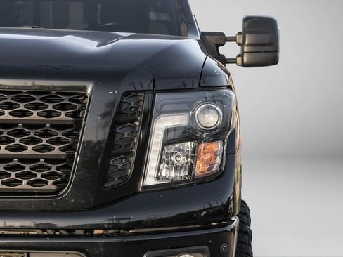 Used 2018 Nissan Titan SV w/ SV Convenience Package image 48