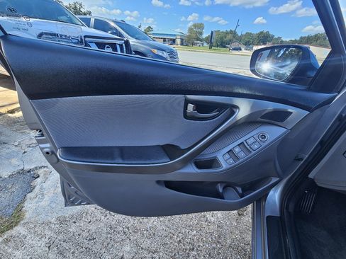 Used 2013 Hyundai Elantra GLS w/ Preferred Pkg image 11