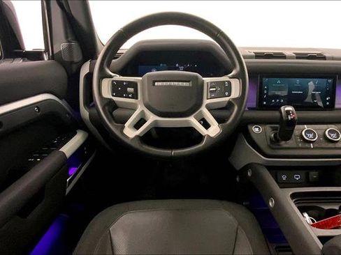 Used 2020 Land Rover Defender 110 SE image 4