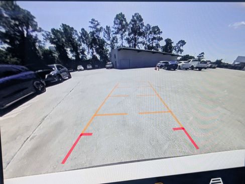 Used 2025 Chevrolet Equinox LT w/ Safety and Technology Package FWD image 13