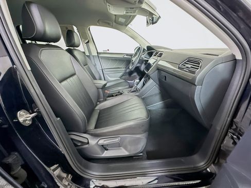 Used 2024 Volkswagen Tiguan SE image 32