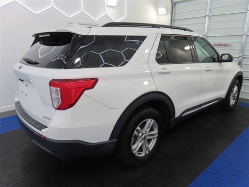 Used 2022 Ford Explorer XLT w/ Equipment Group 202A AWD/4WD image 16