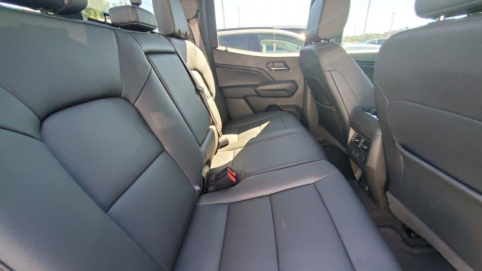 Used 2025 GMC Canyon Elevation w/ Convenience Package AWD/4WD image 6