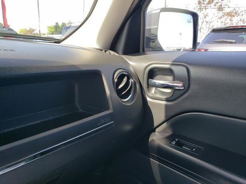 Used 2015 Jeep Patriot Latitude AWD/4WD image 25