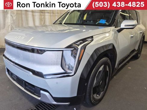 Used 2024 Kia EV9 Land AWD/4WD image 1