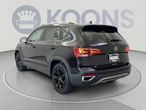 Used 2024 Volkswagen Taos SE w/ Panoramic Sunroof Package FWD image 7
