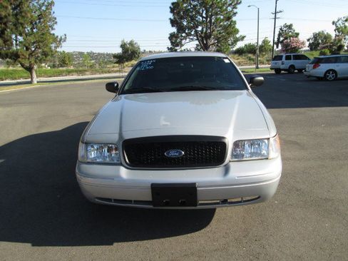 Used 2008 Ford Crown Victoria Police Interceptor image 2