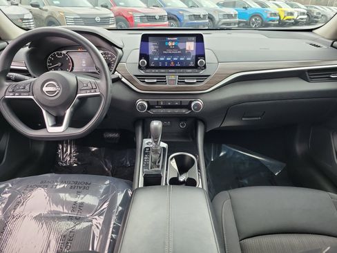 Certified 2024 Nissan Altima 2.5 SV image 9
