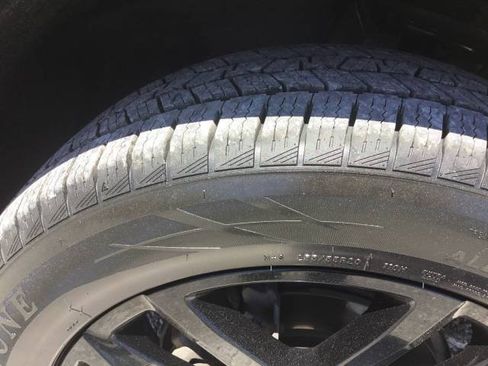 Used 2023 Chevrolet Traverse LT FWD image 10