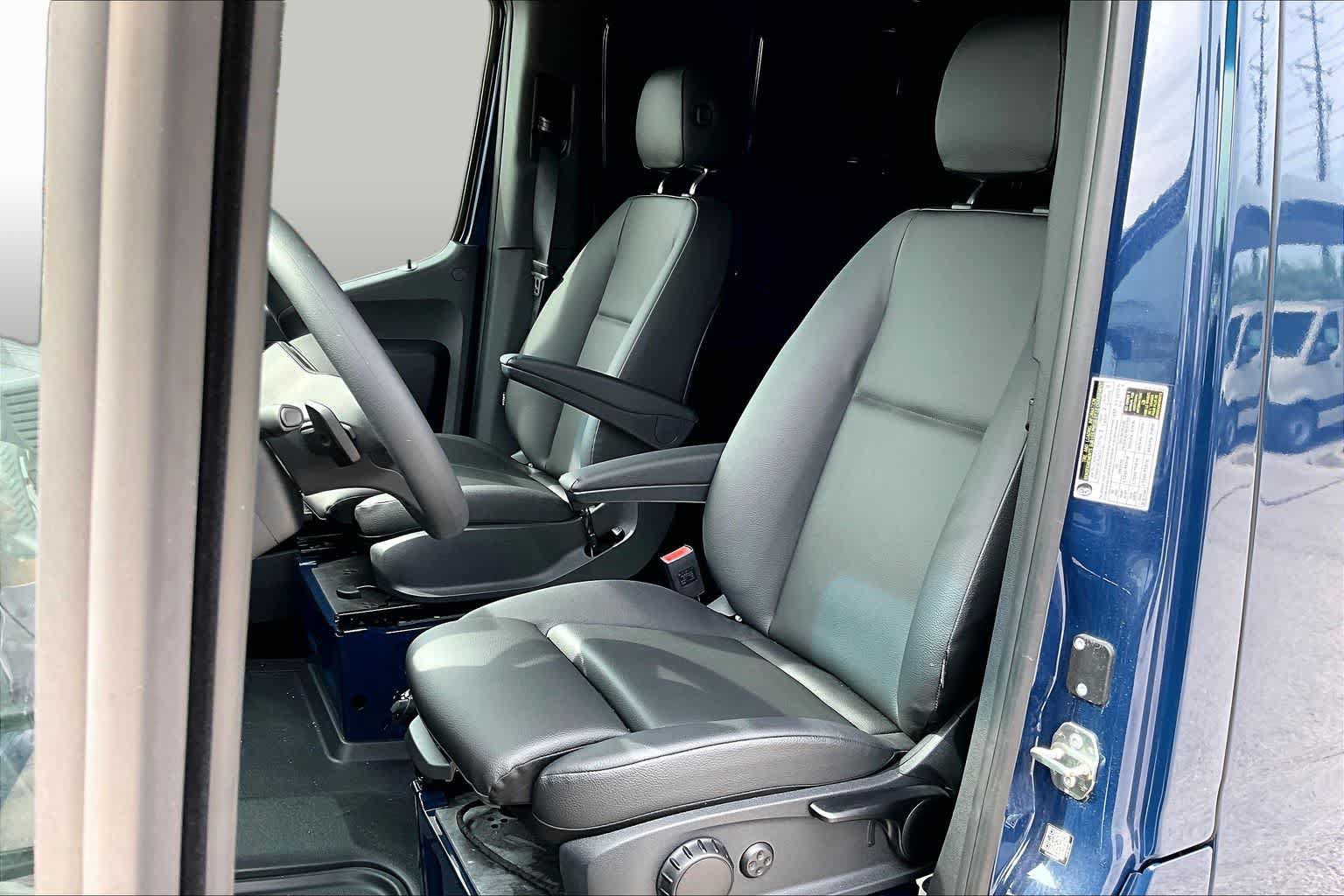 Used 2024 Mercedes-Benz Sprinter 2500 image 16