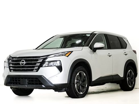 Used 2025 Nissan Rogue SV AWD/4WD image 3
