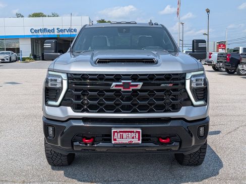 Used 2024 Chevrolet Silverado 2500 ZR2 w/ Technology Package AWD/4WD image 8