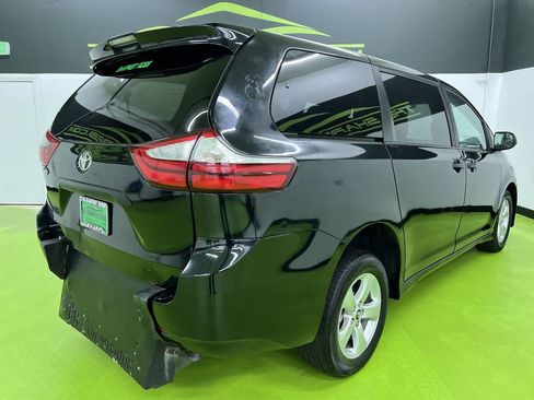 Used 2019 Toyota Sienna L FWD image 10