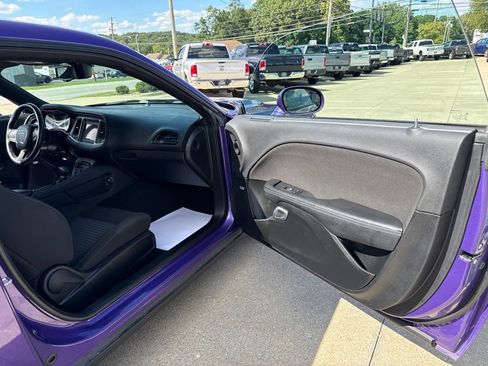 Used 2023 Dodge Challenger SXT RWD image 38