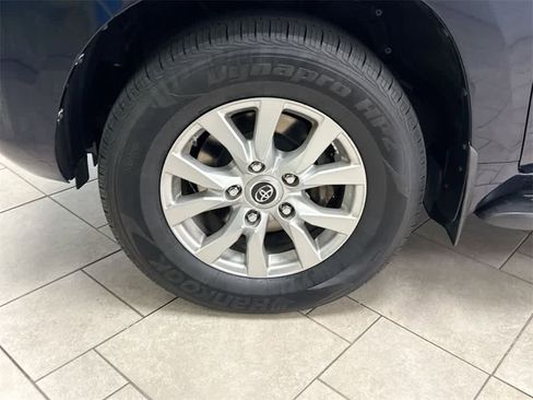 Used 2016 Toyota Land Cruiser image 14