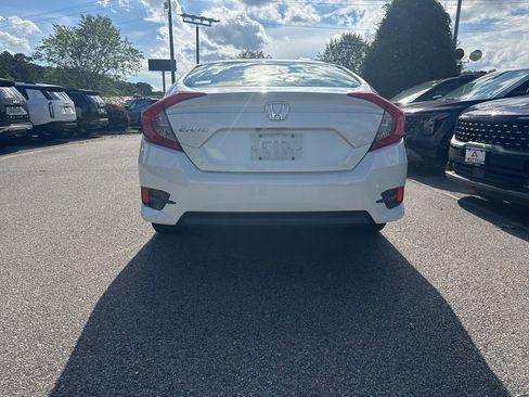 Used 2016 Honda Civic EX image 4