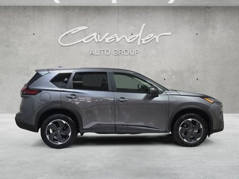 Used 2025 Nissan Rogue SV AWD/4WD image 17