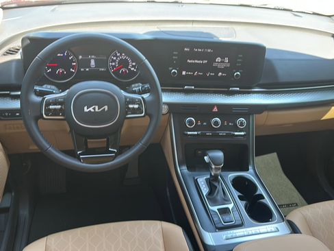 Used 2024 Kia Carnival LX image 21