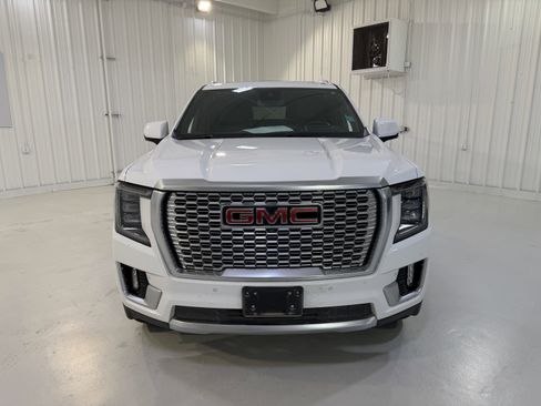 Used 2023 GMC Yukon XL Denali AWD/4WD image 8