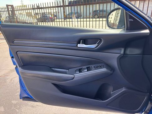 Used 2025 Nissan Altima 2.5 SV FWD image 15