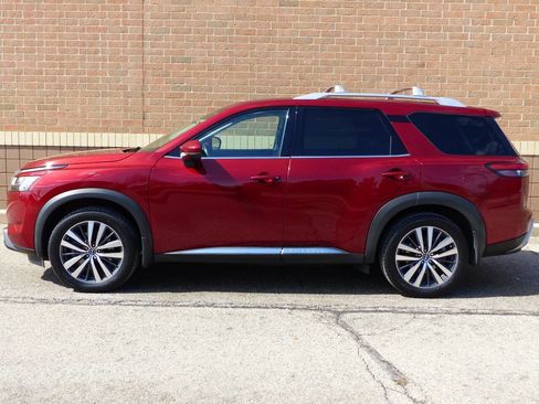 Used 2022 Nissan Pathfinder Platinum w/ Cargo Package image 6