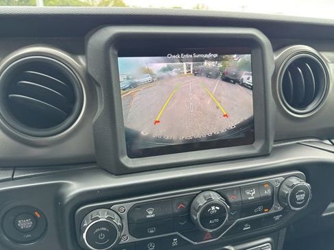 Used 2022 Jeep Wrangler Unlimited Willys image 11