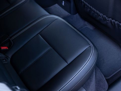 New 2026 Porsche Macan Turbo AWD/4WD image 39
