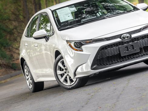 Used 2021 Toyota Corolla LE FWD image 23
