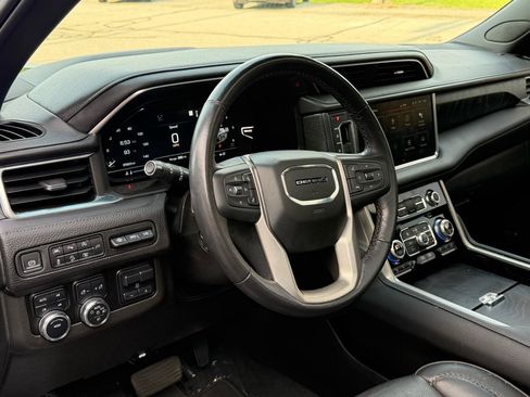 Used 2022 GMC Yukon Denali w/ Advanced Technology Package AWD/4WD image 11