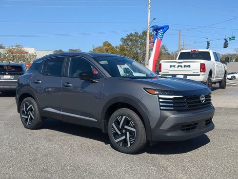 New 2026 Nissan Kicks SV w/ SV Premium Package image 2