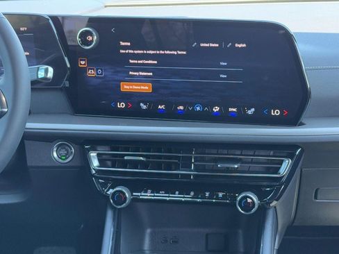 New 2026 Chevrolet Traverse LT FWD image 9