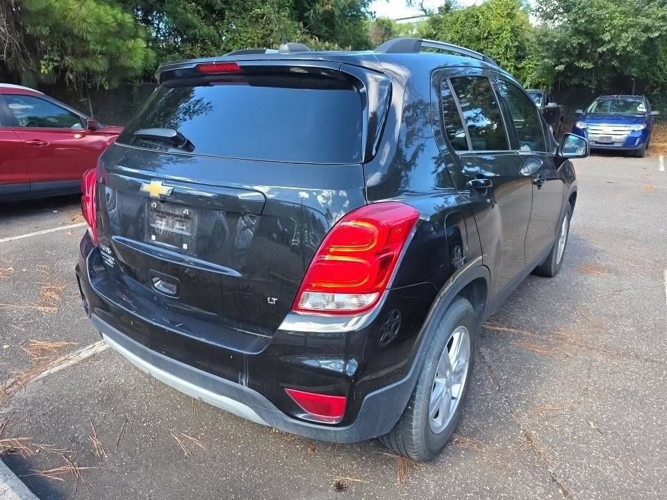 Used 2020 Chevrolet Trax LT w/ LT Convenience Package FWD image 2