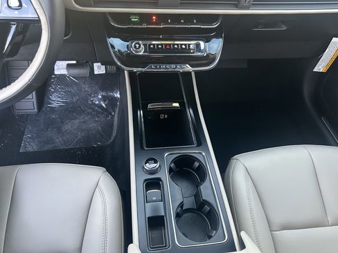 New 2026 Lincoln Corsair Premiere image 15