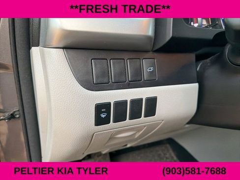 Used 2016 Toyota Highlander XLE image 17