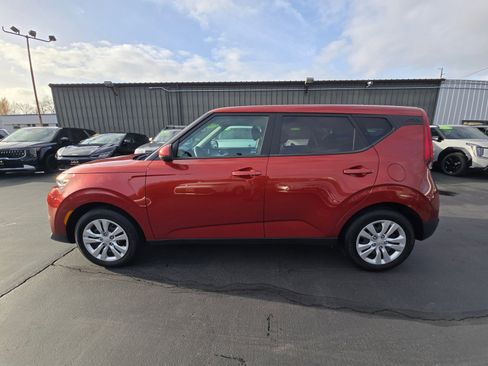 Used 2022 Kia Soul LX image 6