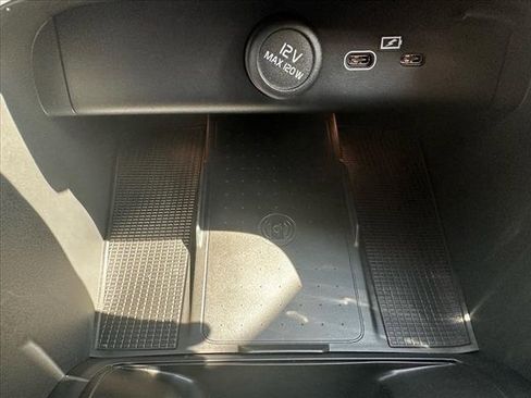 New 2025 Volvo XC40 B5 Core w/ Protection Package Premier image 16