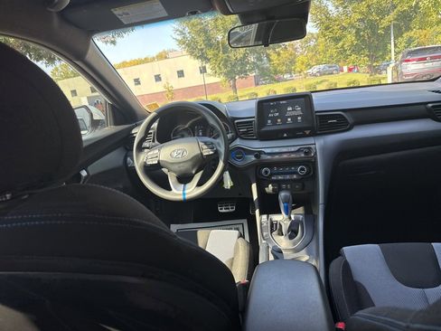 Used 2020 Hyundai Veloster 2.0 image 18