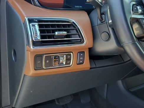 Certified 2024 Lincoln Navigator Reserve AWD/4WD image 19