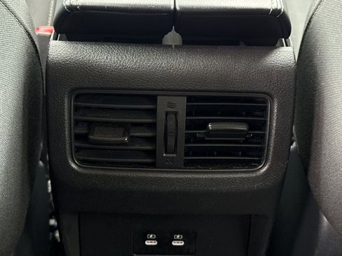 Used 2025 Nissan Rogue SV image 18