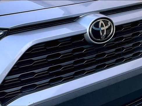 Used 2019 Toyota RAV4 XLE image 30