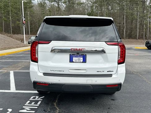 Used 2023 GMC Yukon XL SLT w/ SLT Premium Package image 15