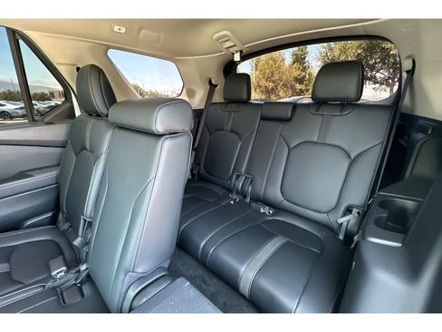 Used 2025 Honda Pilot Touring image 18