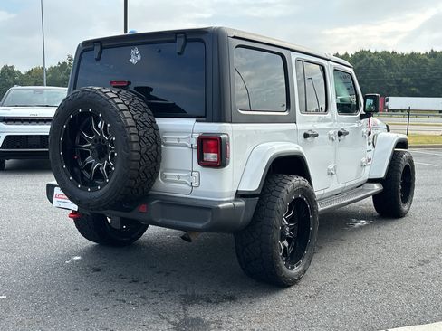 Used 2020 Jeep Wrangler Unlimited Sahara AWD/4WD image 5